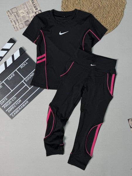 اسود مع فوشي